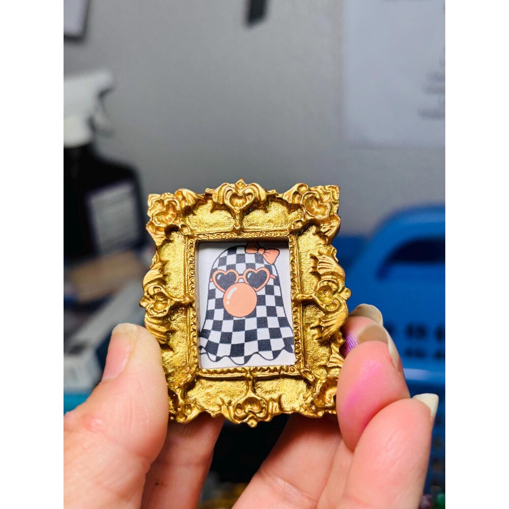 Checkered ghost